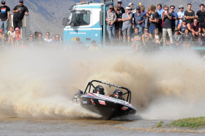 Caughey’s SuperBoat guarantees excitement for the Wanganui crowd (pic, Ian Thornton)